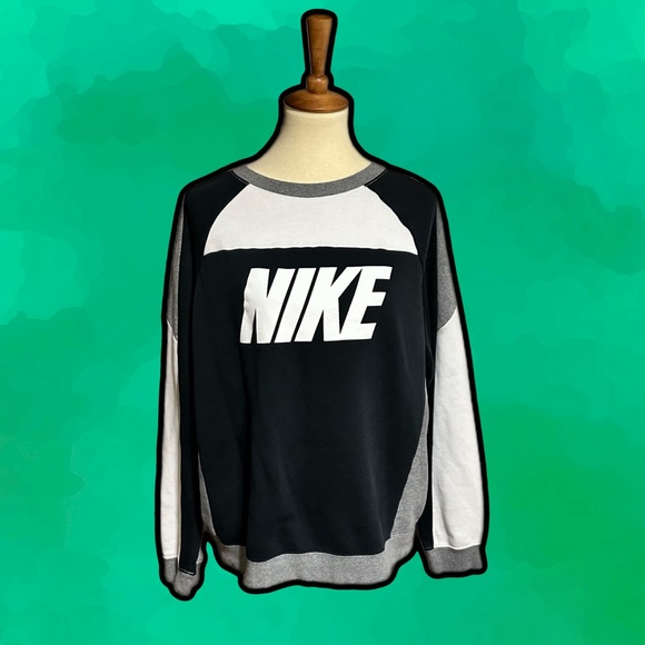 🌈 Cool Nike Black and White Sweatshirt - Picture 2 of 5